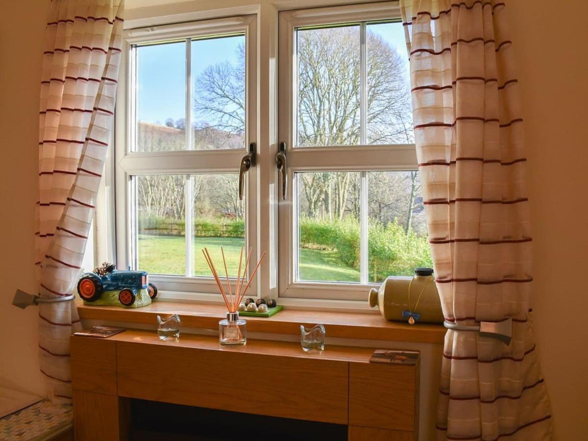 River Hot Tub Apartment Drumnadrochit